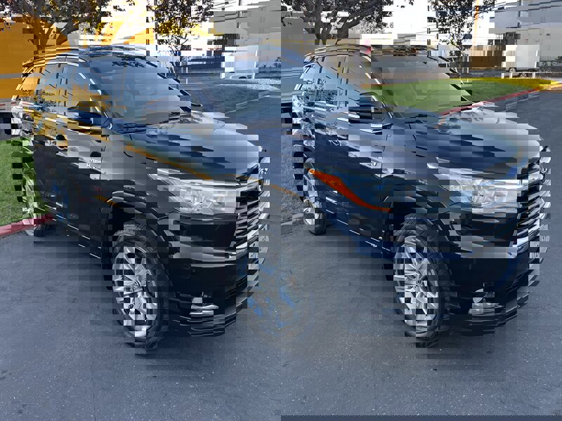 Used 2016 Toyota Highlander Limited image 3