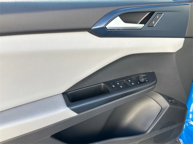 Certified 2023 Volkswagen Taos SE w/ Panoramic Sunroof Package image 9