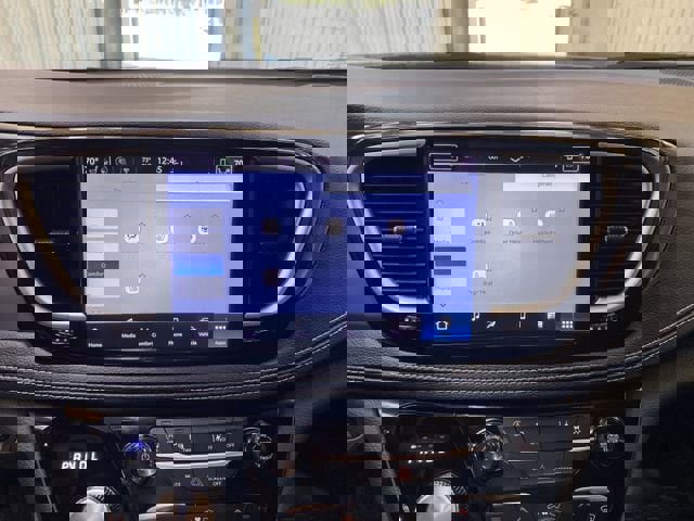 Used 2026 Chrysler Pacifica Select image 43