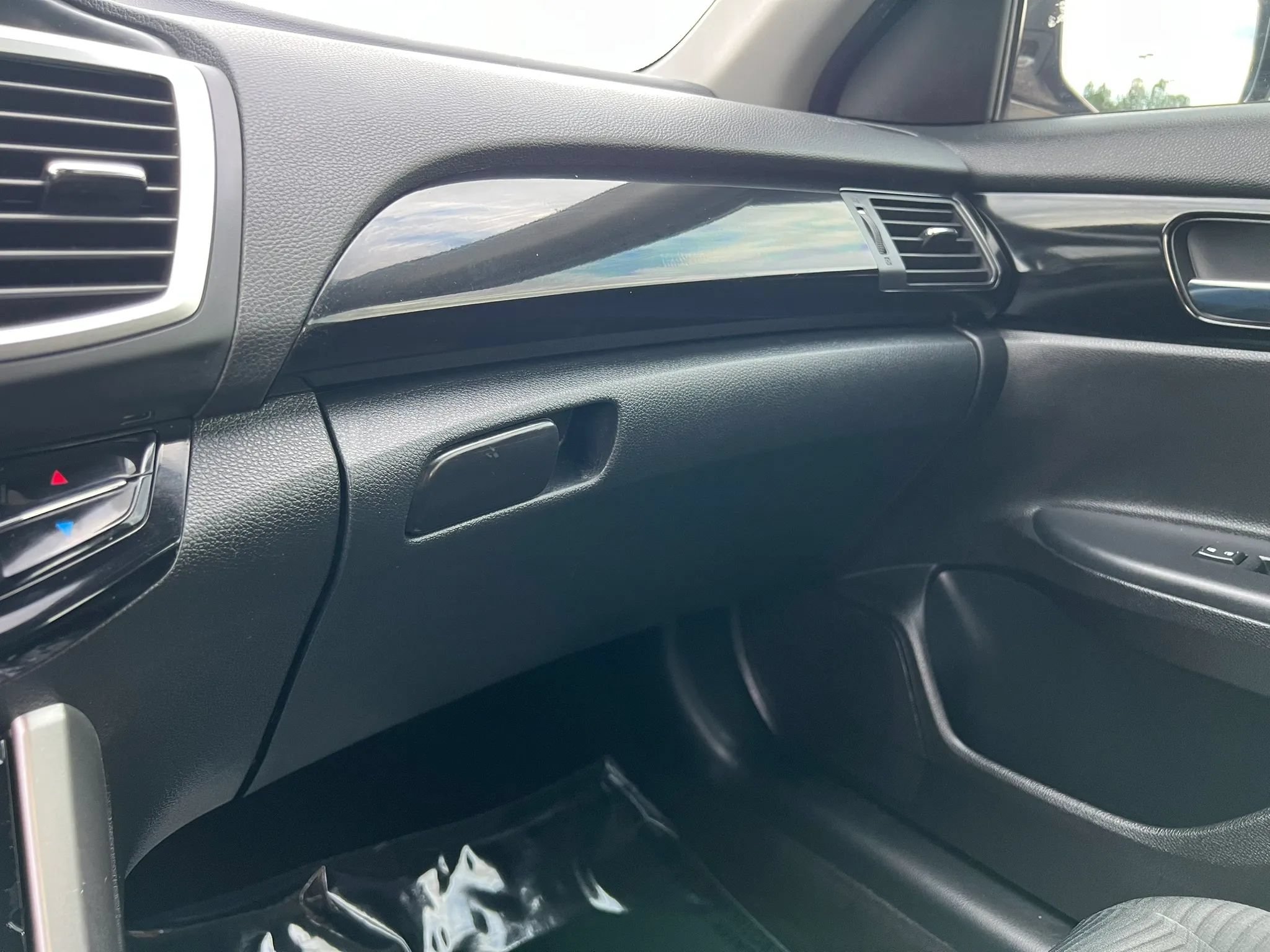 Used 2016 Honda Accord LX image 27