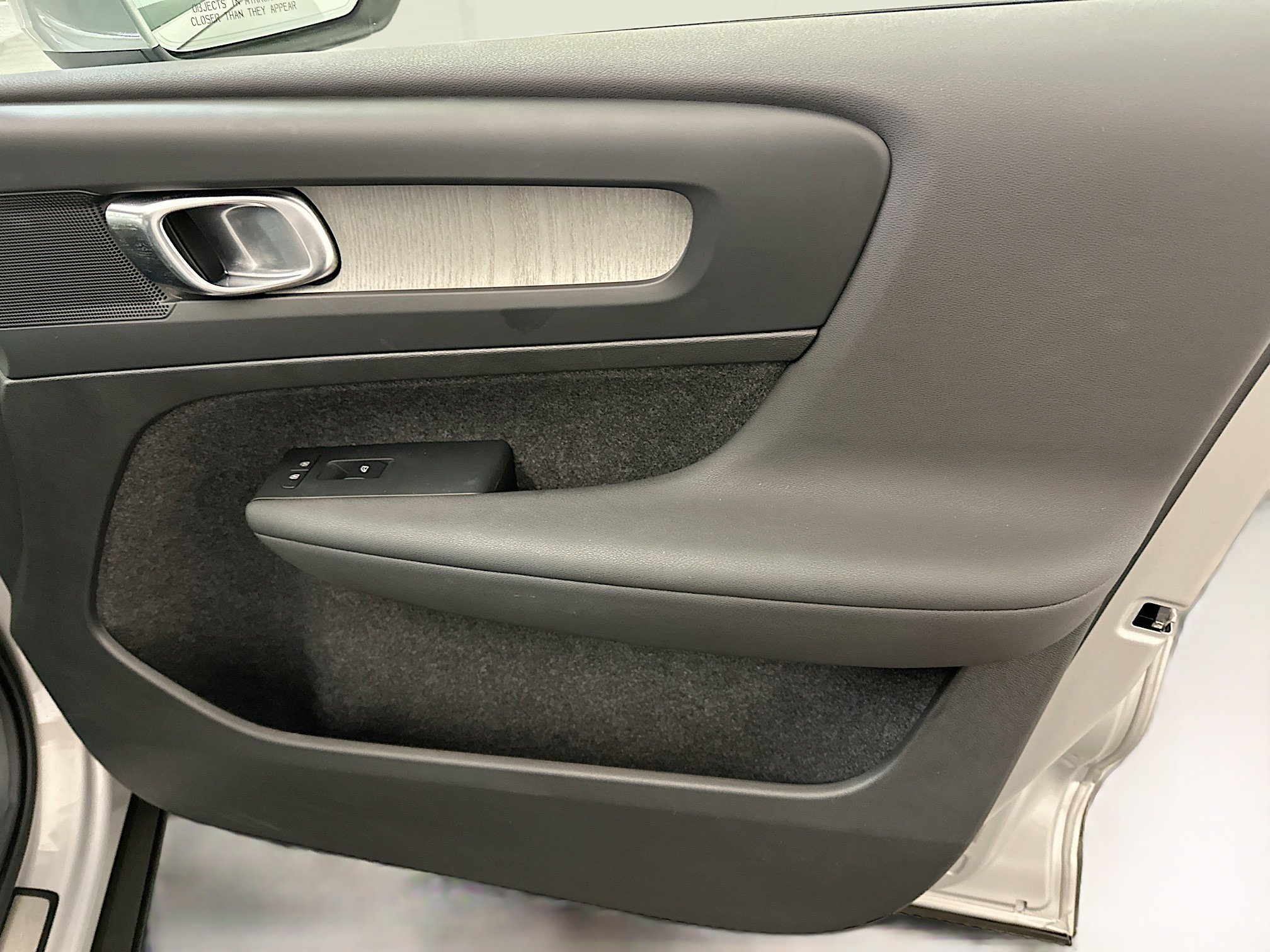 Used 2025 Volvo XC40 B5 Plus image 35