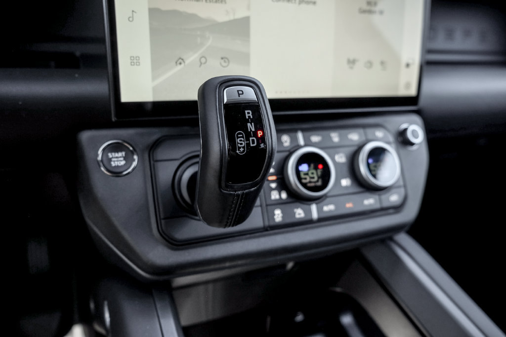New 2026 Land Rover Defender 110 X-Dynamic SE AWD/4WD image 15