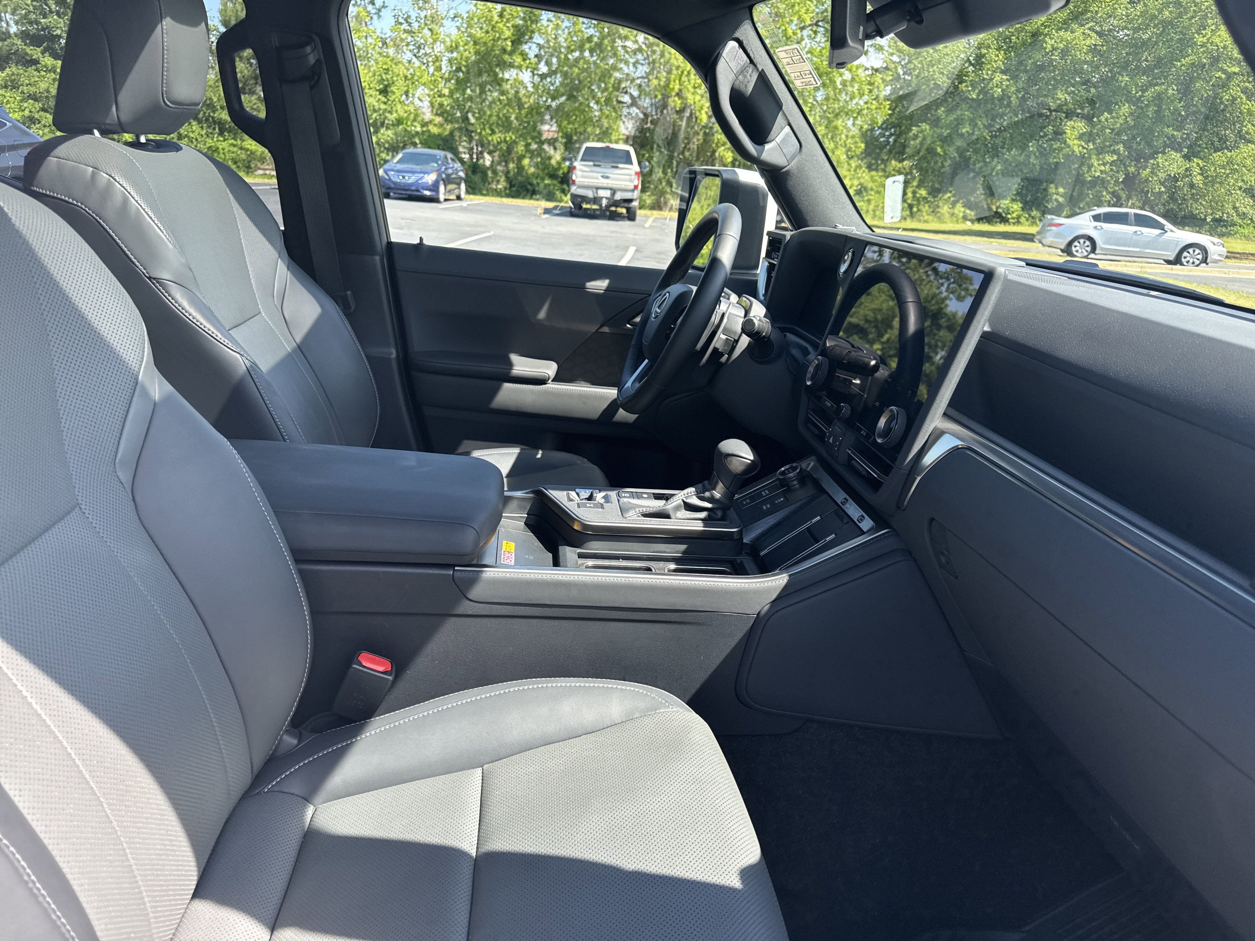 Used 2024 Lexus GX 550 AWD/4WD image 39