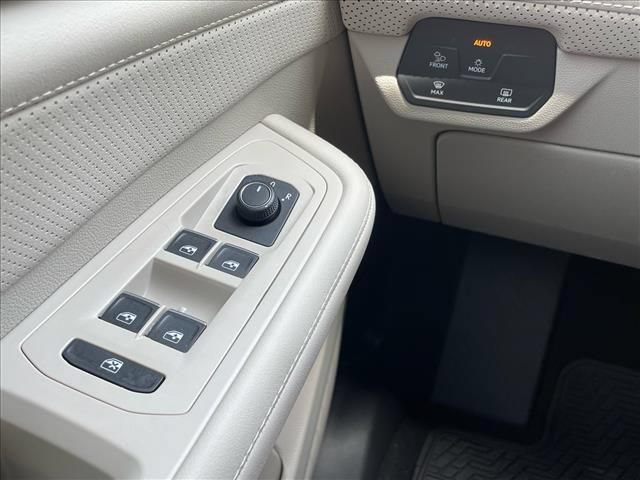 Used 2026 Volkswagen Atlas SE w/ Panoramic Sunroof Package FWD image 14
