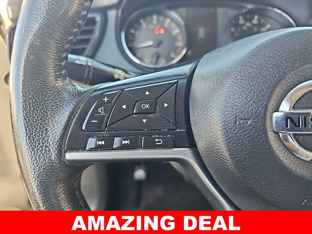 Used 2018 Nissan Rogue SV image 17