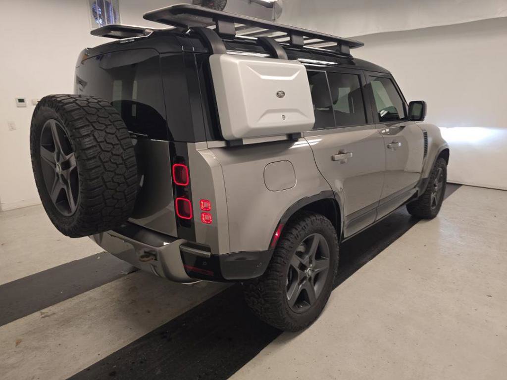 Used 2023 Land Rover Defender 110 X-Dynamic SE image 2