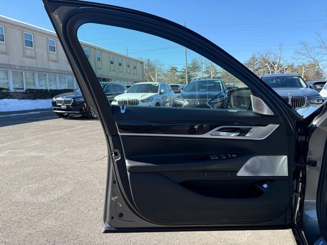 Used 2019 BMW 750i xDrive w/ Executive Package image 23