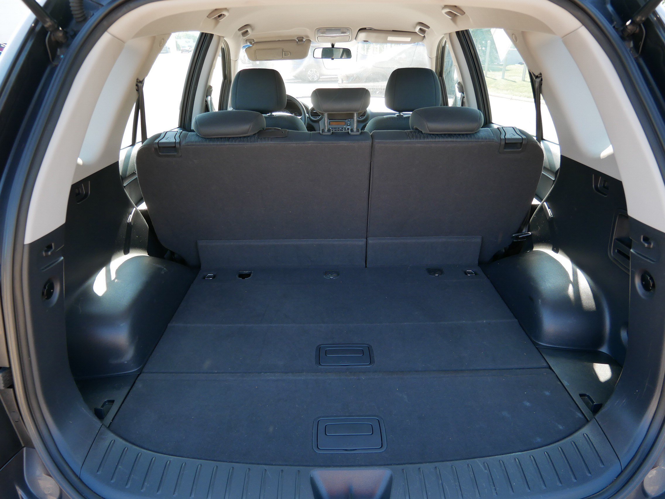 Used 2008 Kia Rondo LX w/ Convenience Pkg FWD image 19