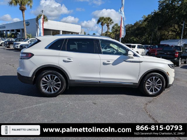 Certified 2022 Lincoln Nautilus FWD w/ Premium Package image 3