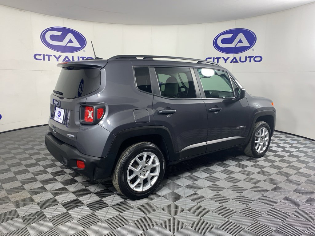 Used 2022 Jeep Renegade Latitude w/ Convenience Group AWD/4WD image 3