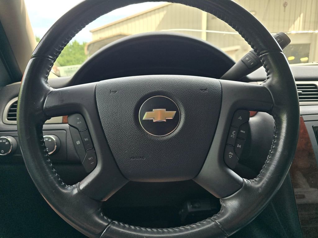 Used 2009 Chevrolet Avalanche LT AWD/4WD image 16