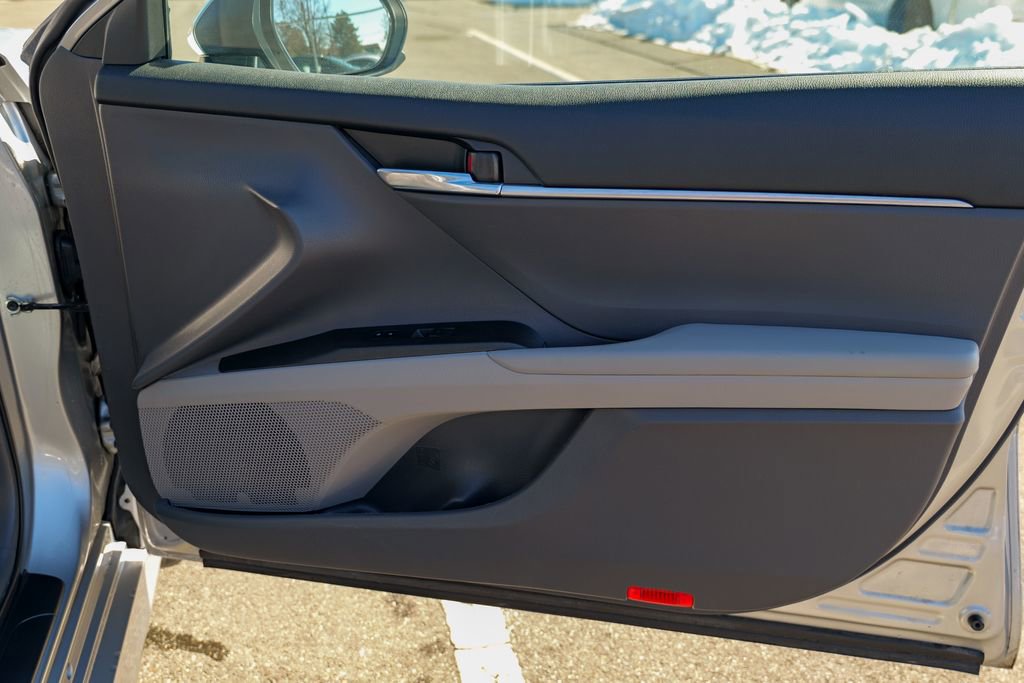 Used 2022 Toyota Camry LE w/ Carpet Mat Package (TMS) FWD image 33