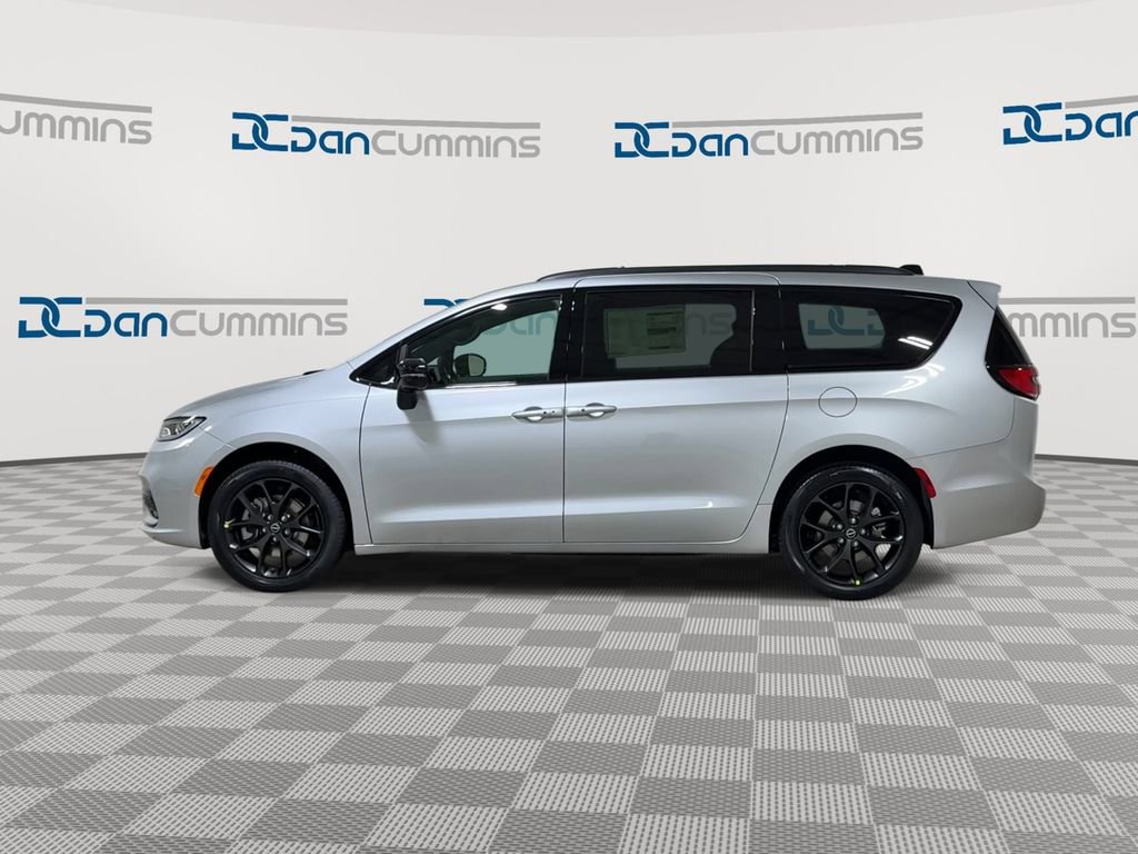 New 2026 Chrysler Pacifica Select w/ S Appearance Package image 8