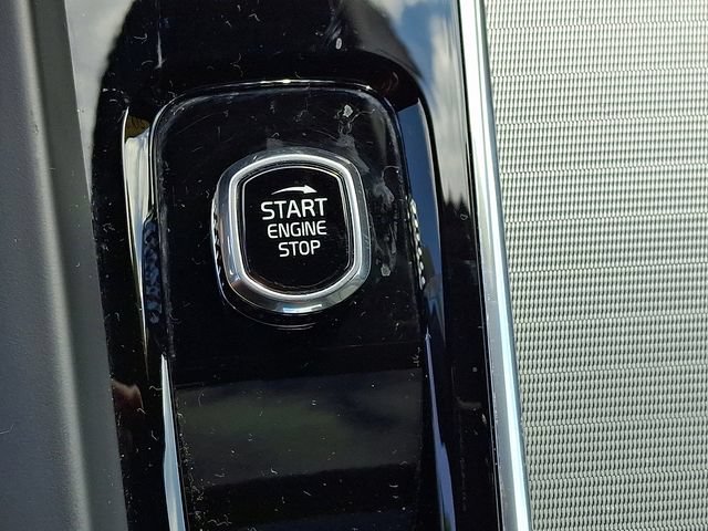 Certified 2024 Volvo S60 B5 Plus w/ Climate Package AWD/4WD image 27