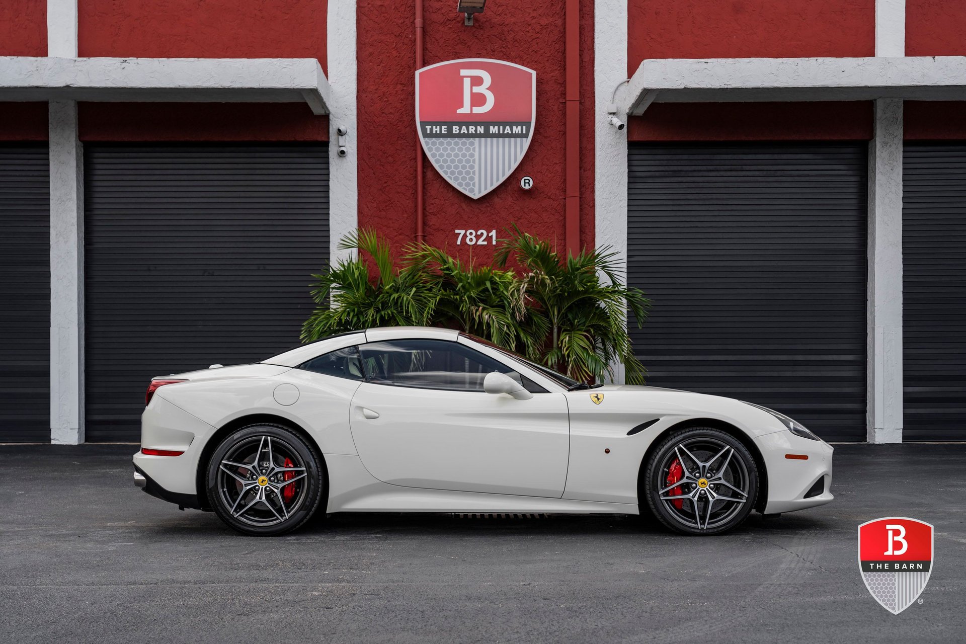Used 2017 Ferrari California T RWD image 18