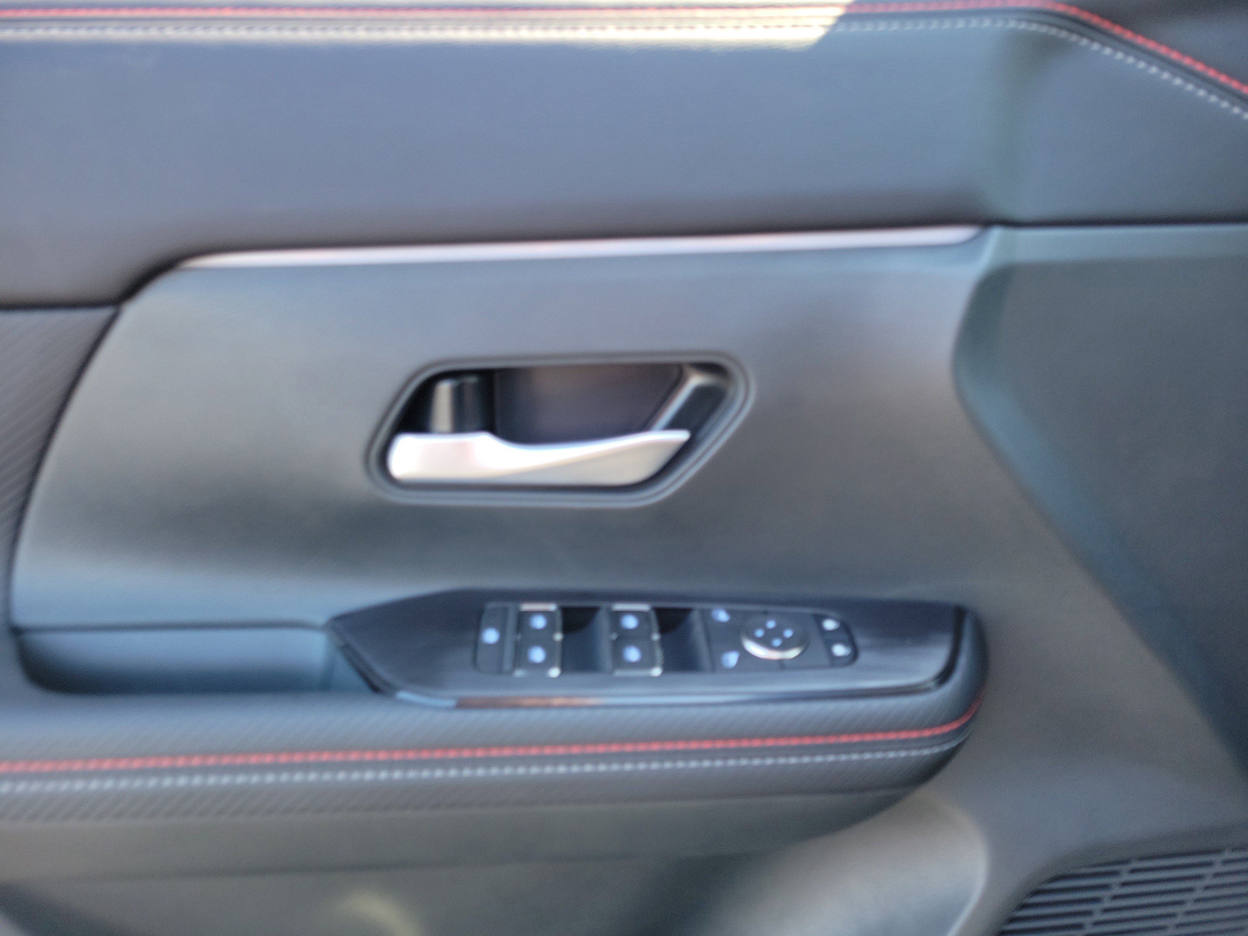 New 2026 Nissan Kicks SR w/ Cold Weather Package image 17