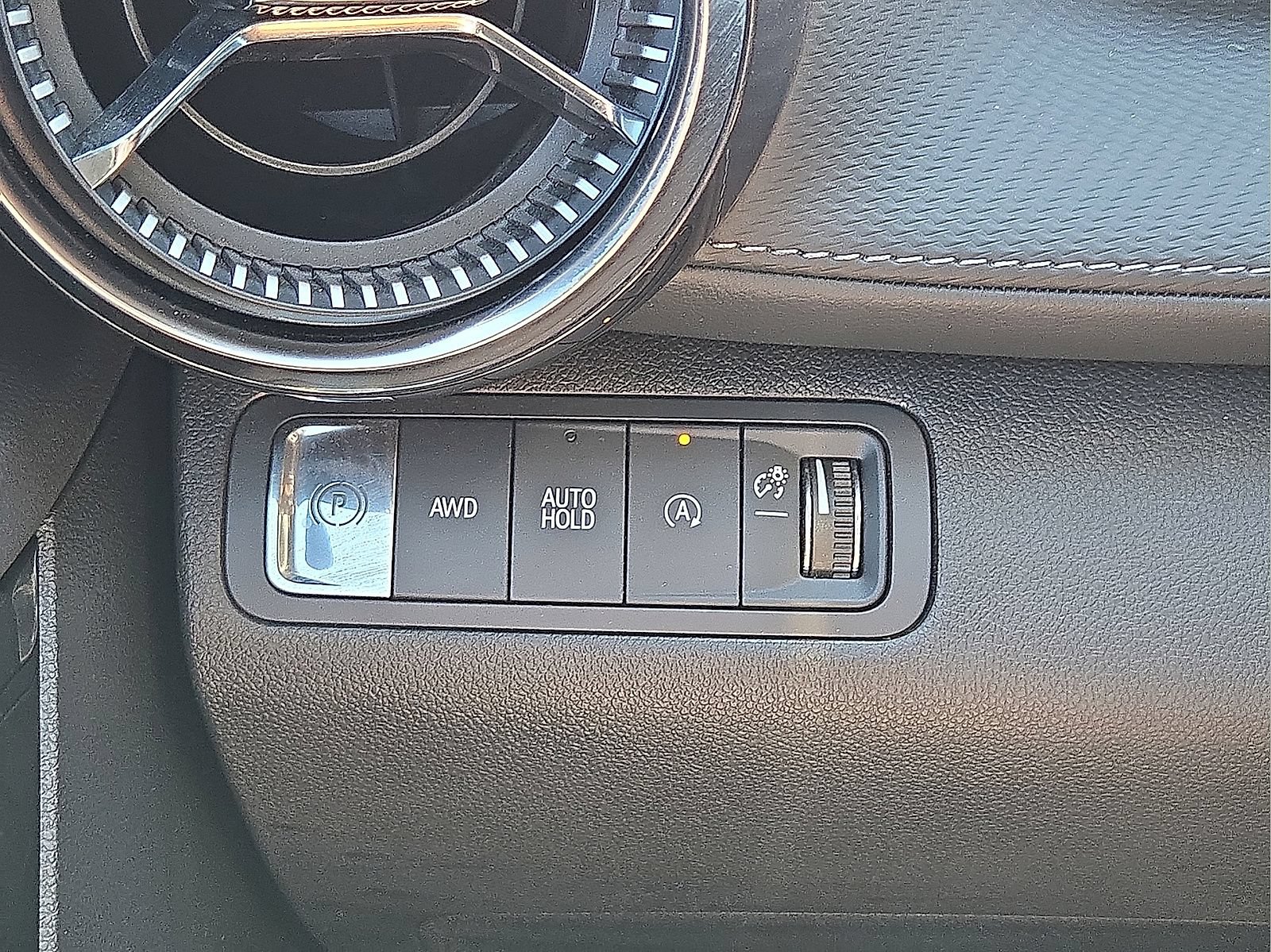 Used 2025 Chevrolet Equinox LT AWD/4WD image 24