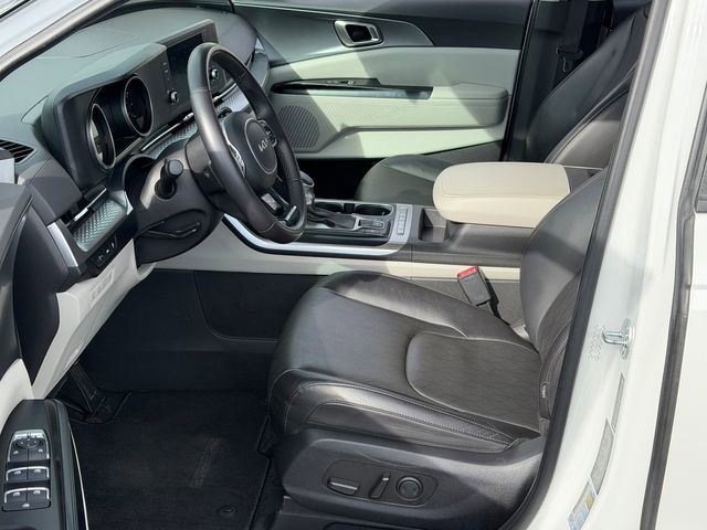 Used 2024 Kia Carnival LX image 21