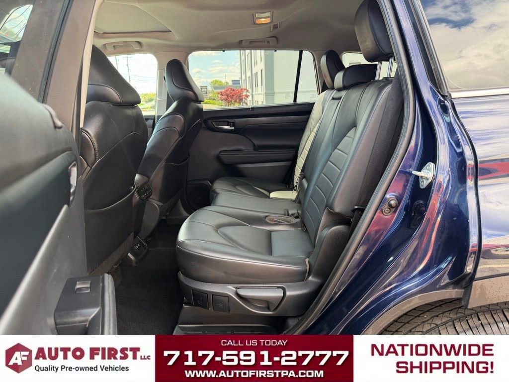 Used 2021 Toyota Highlander XLE AWD/4WD image 12