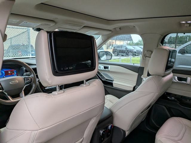 Certified 2023 Ford Explorer Platinum w/ Technology Package AWD/4WD image 17