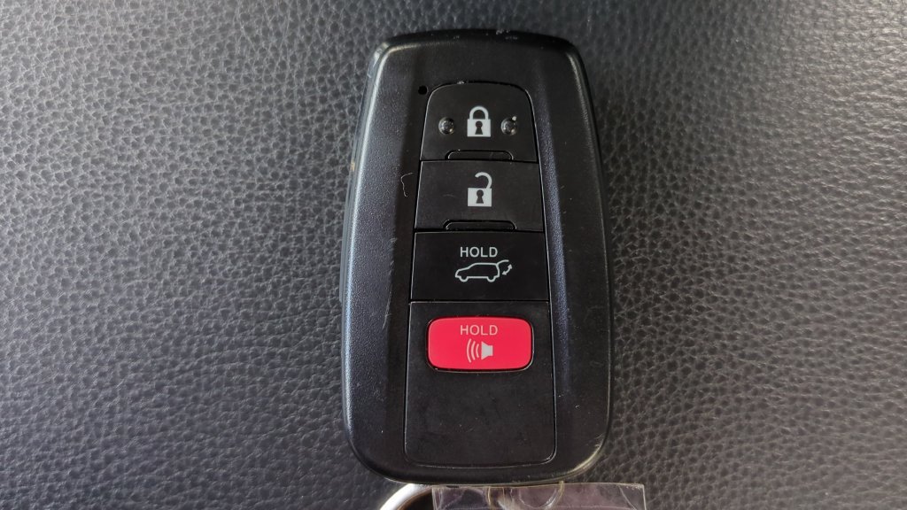 Used 2025 Toyota RAV4 XLE w/ Convenience Package FWD image 24