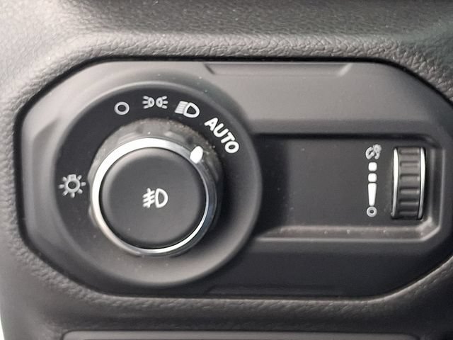 Used 2023 Jeep Wrangler Unlimited Sahara w/ Cold Weather Group AWD/4WD image 23
