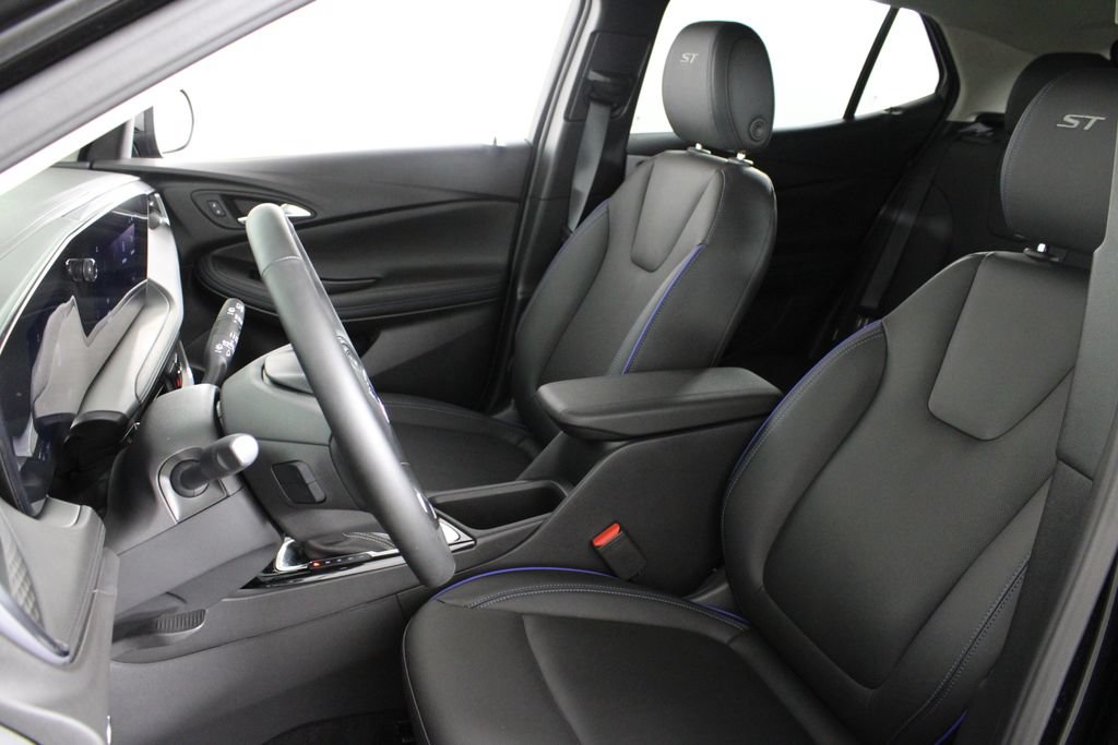 Used 2025 Buick Encore GX Sport Touring w/ Advanced Technology Package FWD image 18