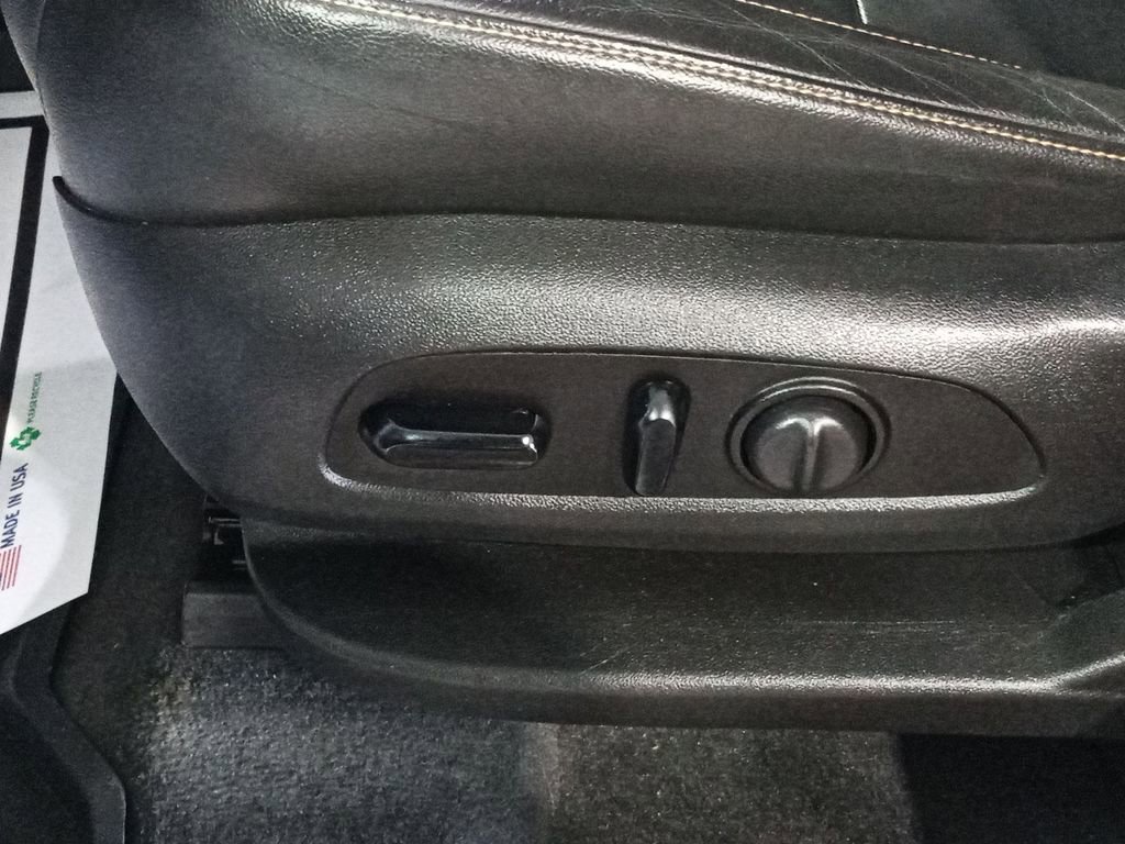 Used 2021 Chevrolet Traverse RS FWD image 16