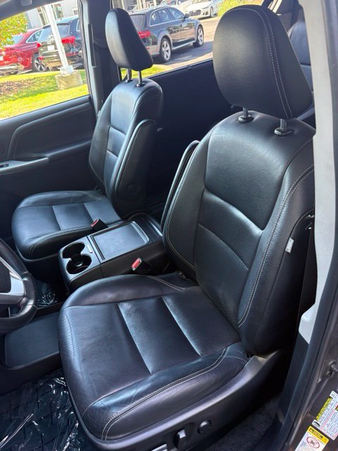 Used 2015 Toyota Sienna SE FWD image 13