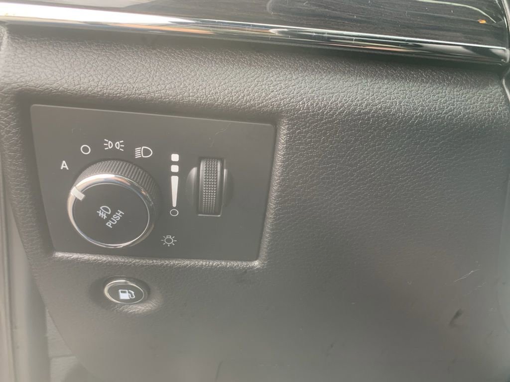 Used 2020 Jeep Grand Cherokee Overland image 17