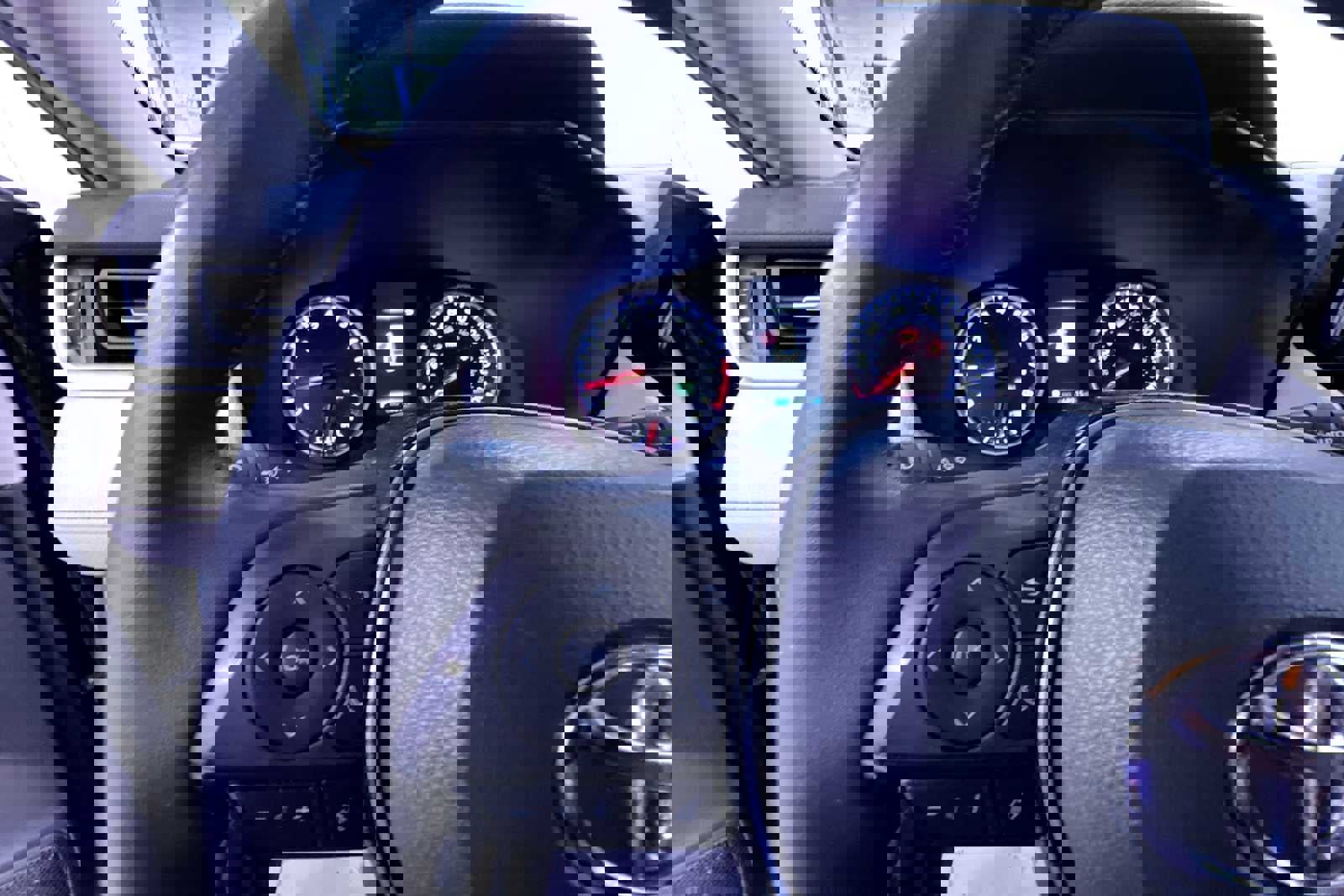 Used 2020 Toyota RAV4 XLE Premium image 19