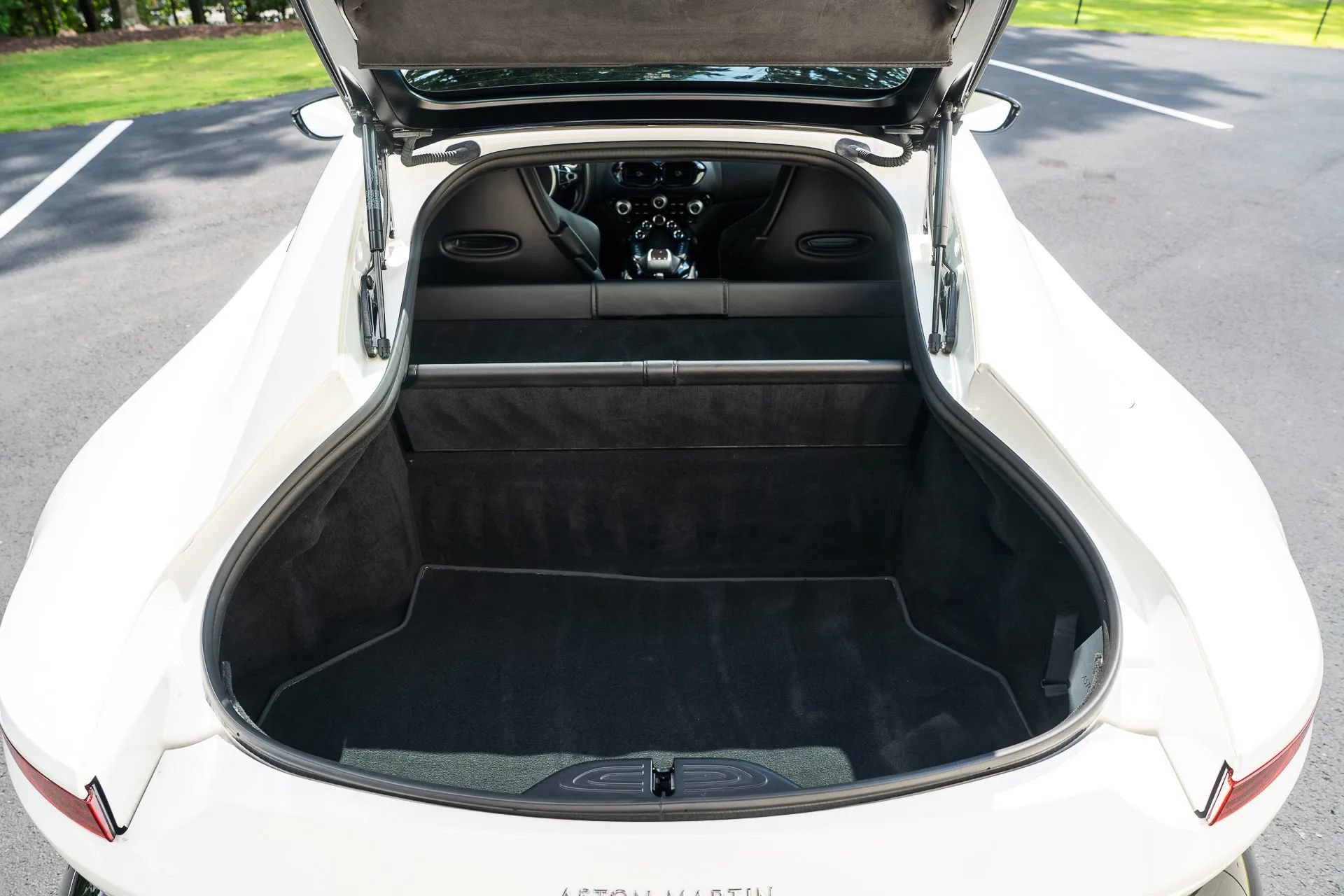Used 2019 Aston Martin V8 Vantage Coupe RWD image 9