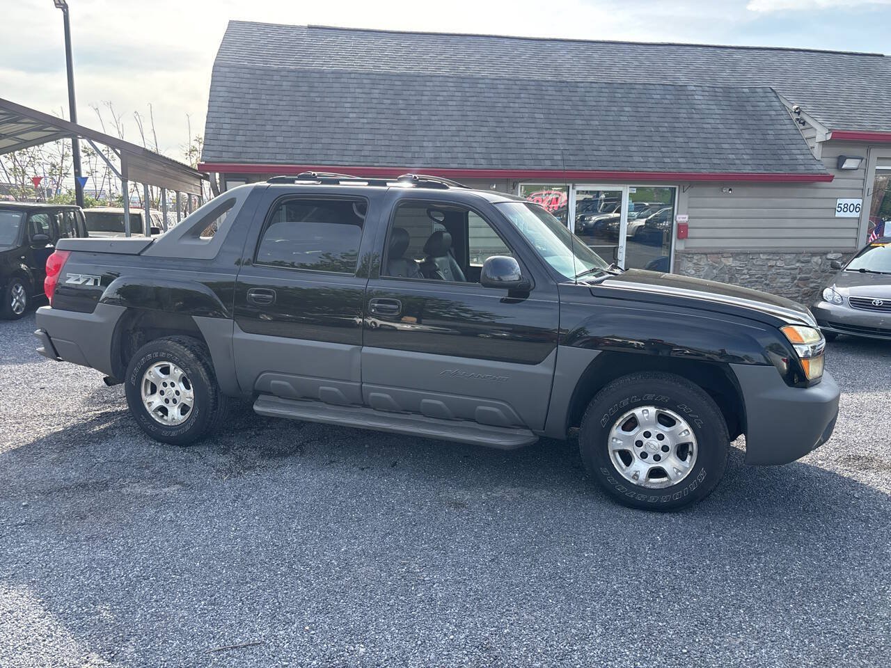Used 2002 Chevrolet Avalanche 4x4 w/ Off-Road Suspension Pkg image 5