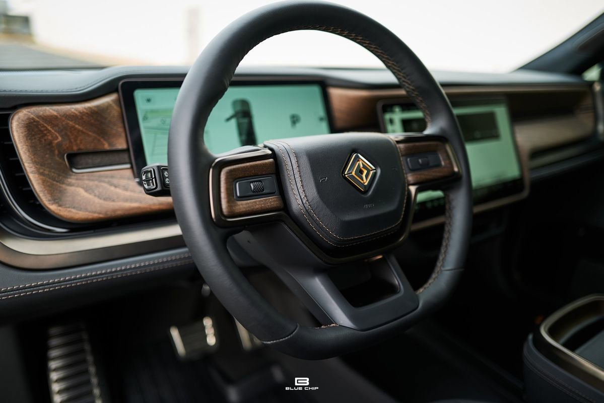 Used 2026 Rivian R1S Premium image 27