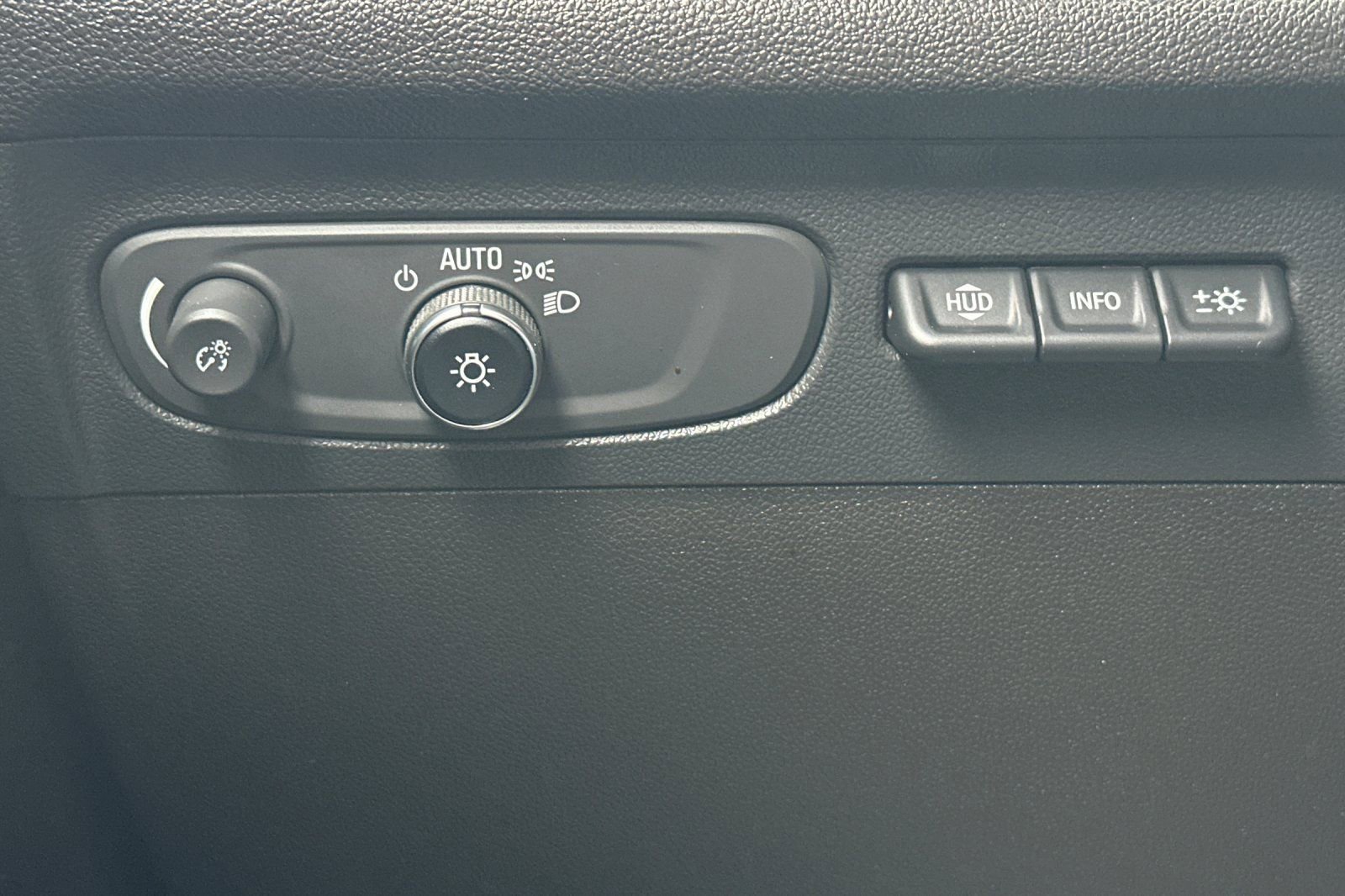 Used 2022 Buick Envision Avenir w/ Safety Package image 36