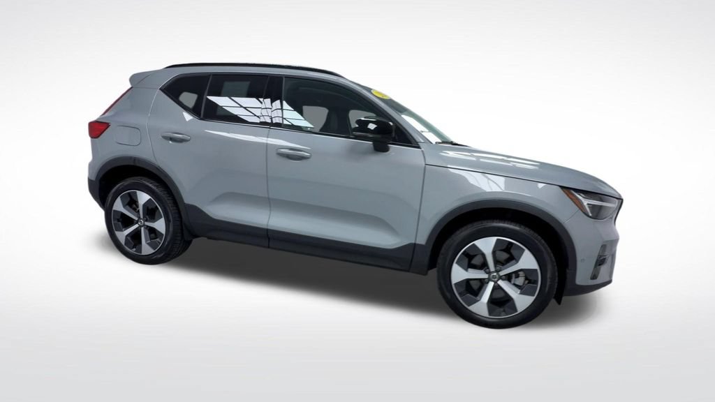 Used 2026 Volvo XC40 B5 Plus w/ Protection Package Premier AWD/4WD image 9