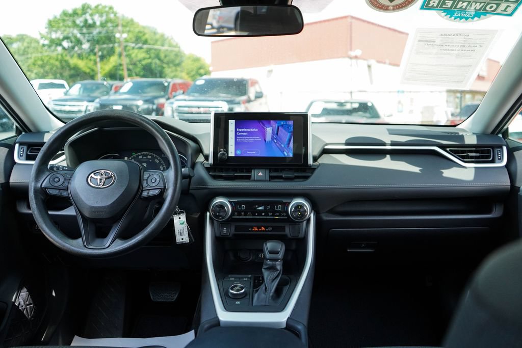 Used 2023 Toyota RAV4 LE AWD/4WD image 9