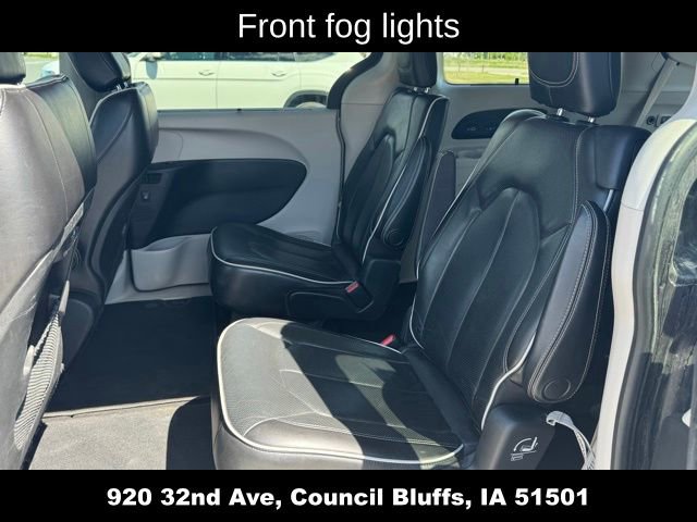 Used 2021 Chrysler Pacifica Limited AWD/4WD image 32