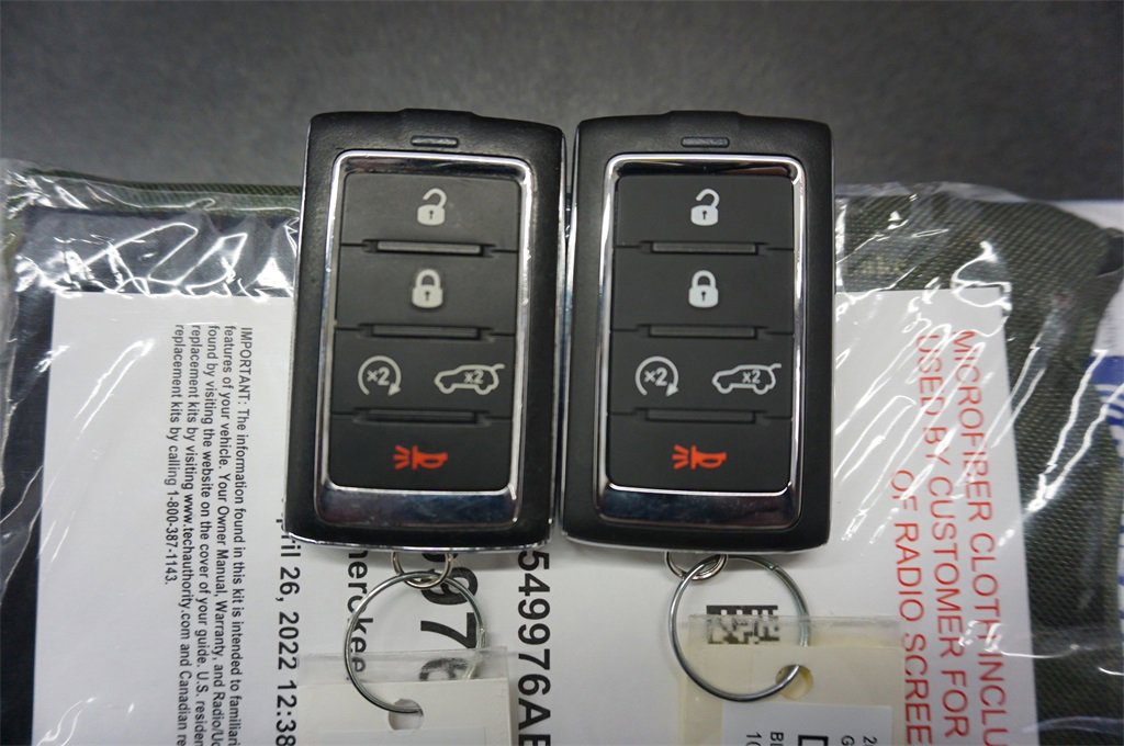 Used 2022 Jeep Grand Cherokee Altitude image 20