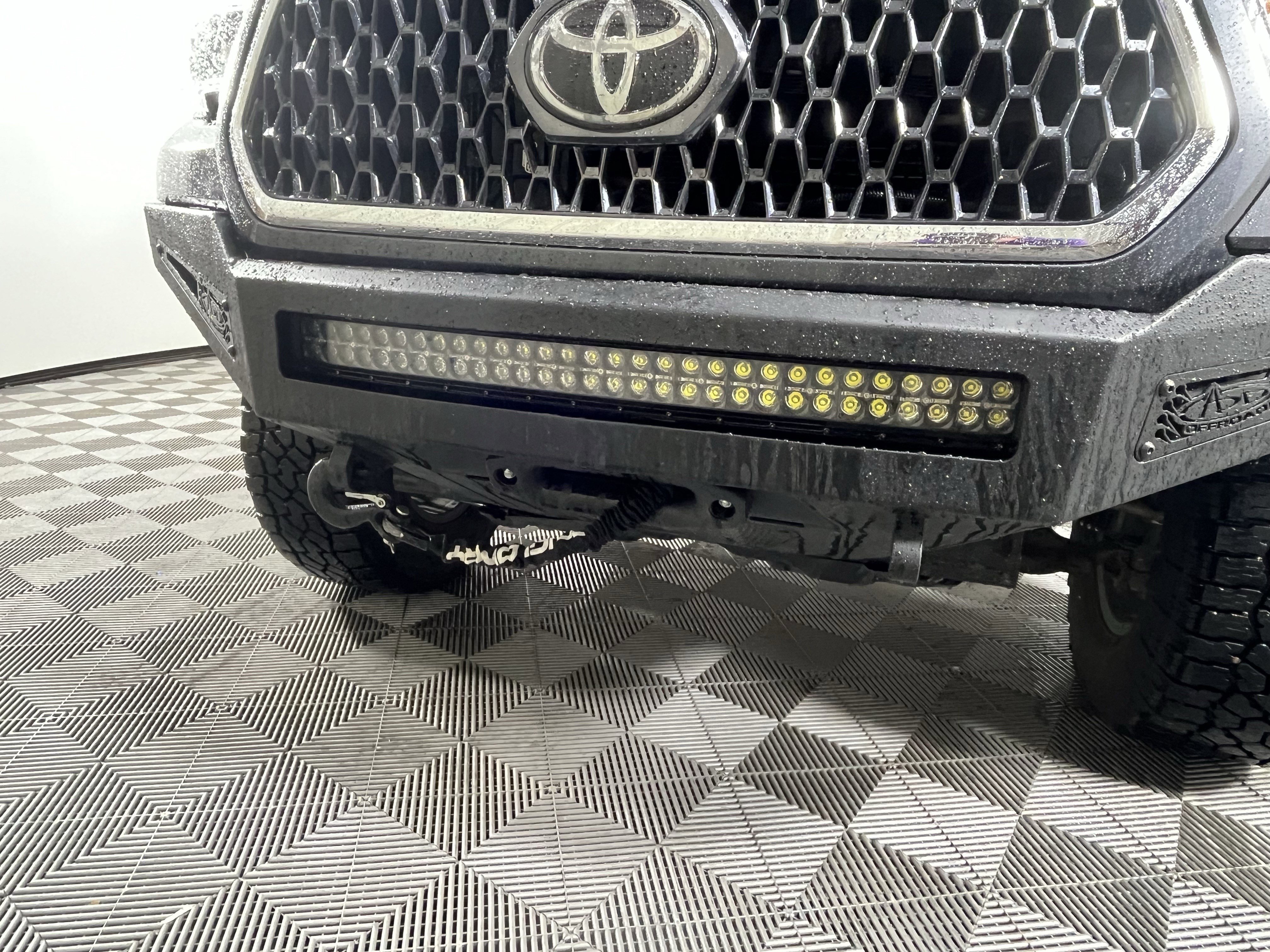 Used 2018 Toyota Tacoma TRD Sport w/ Technology Package image 9