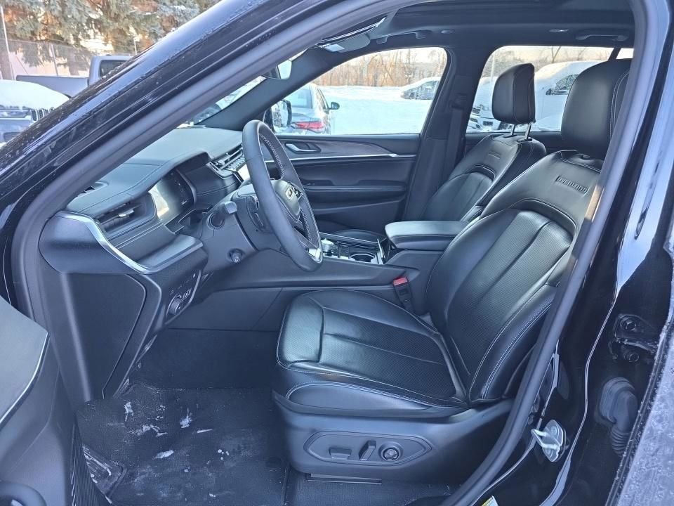 Used 2022 Jeep Grand Cherokee Overland image 11