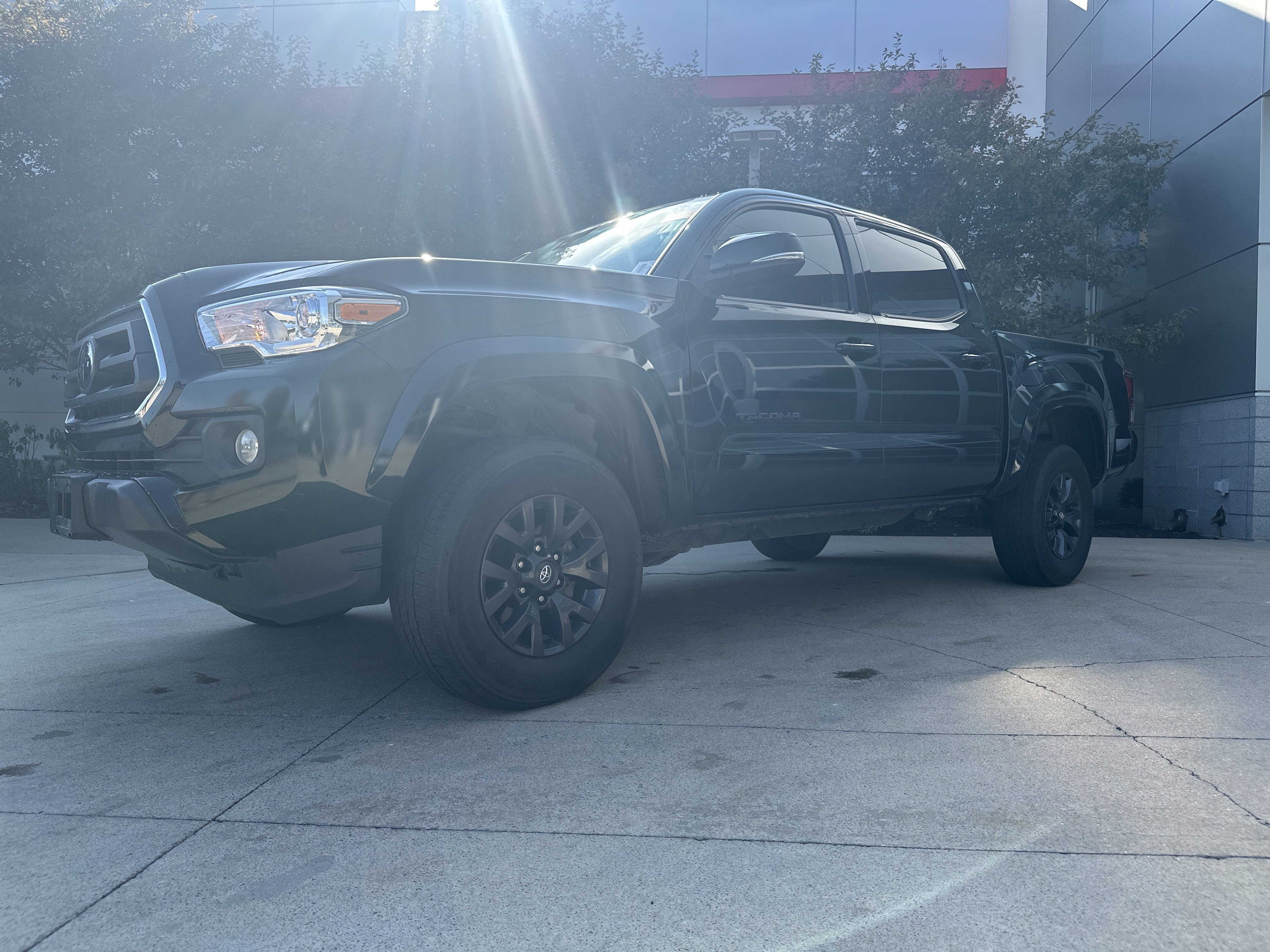 Used 2023 Toyota Tacoma SR5 w/ Technology Package AWD/4WD image 3