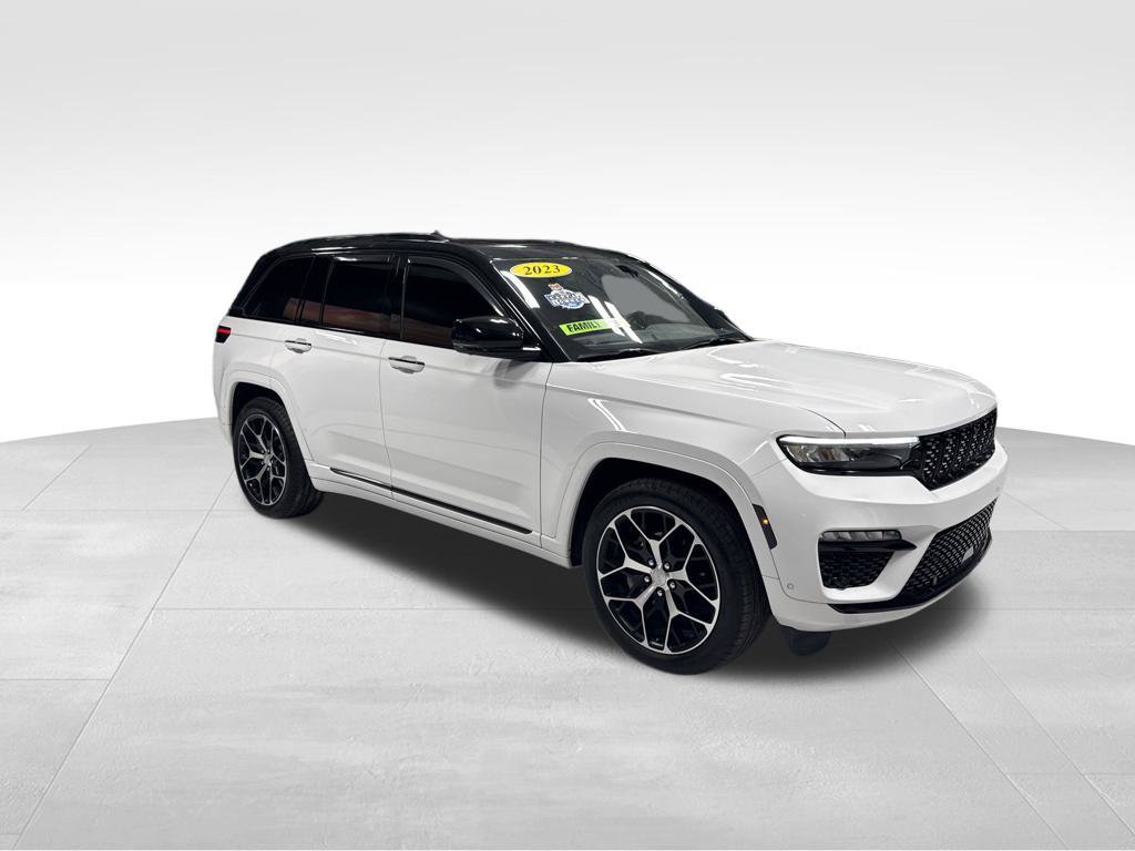 Used 2023 Jeep Grand Cherokee Summit AWD/4WD image 11