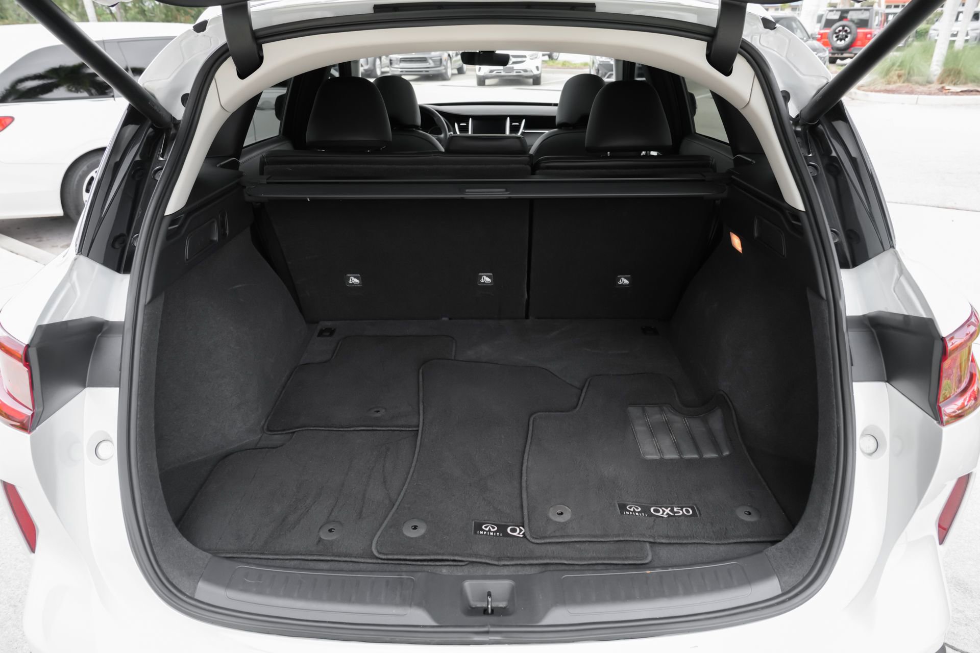 Certified 2023 INFINITI QX50 Luxe FWD image 40