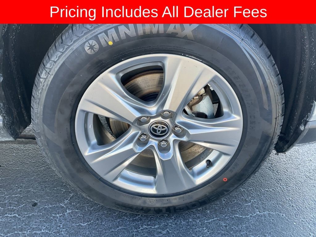 Used 2024 Toyota RAV4 XLE AWD/4WD image 21