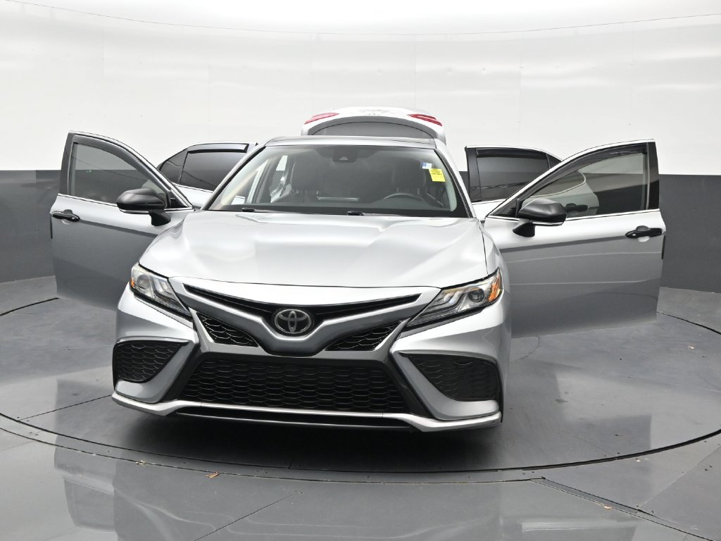 Used 2022 Toyota Camry XSE FWD image 33