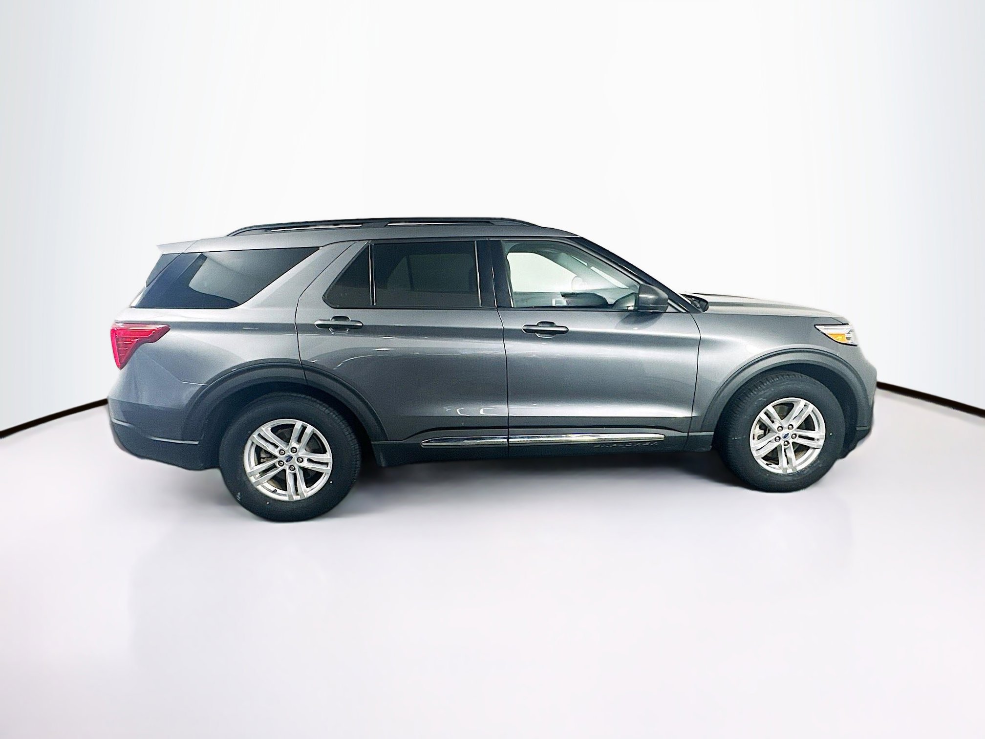 Used 2023 Ford Explorer XLT w/ Equipment Group 202A image 10