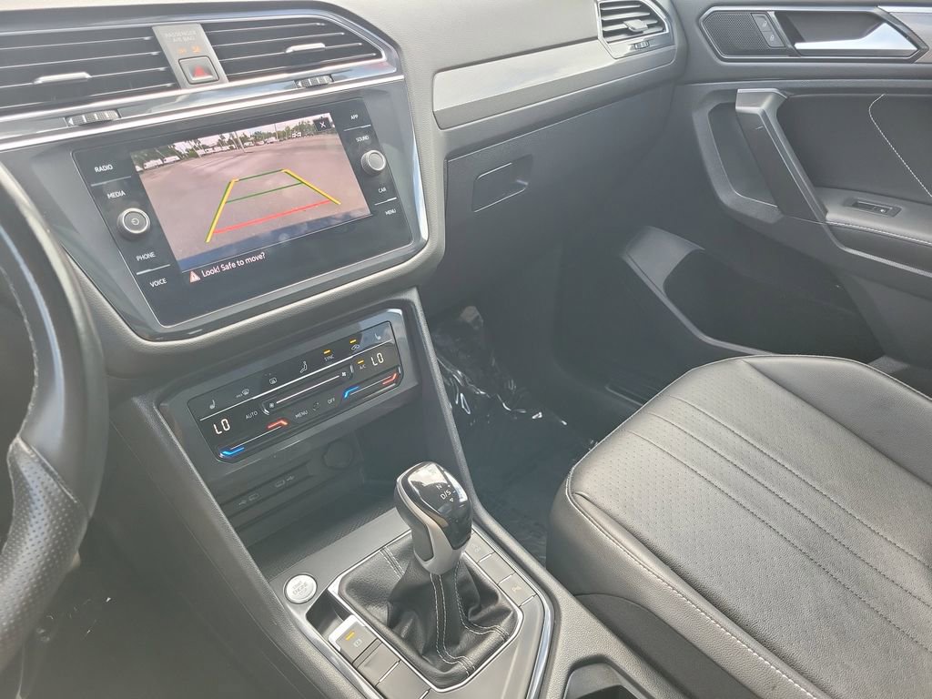 Used 2022 Volkswagen Tiguan SE R-Line image 32