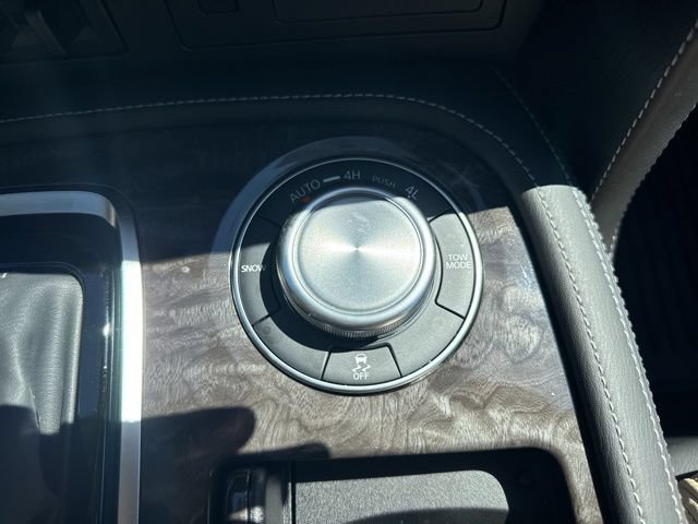 Used 2024 Nissan Armada Platinum w/ Captain's Chairs Package AWD/4WD image 30