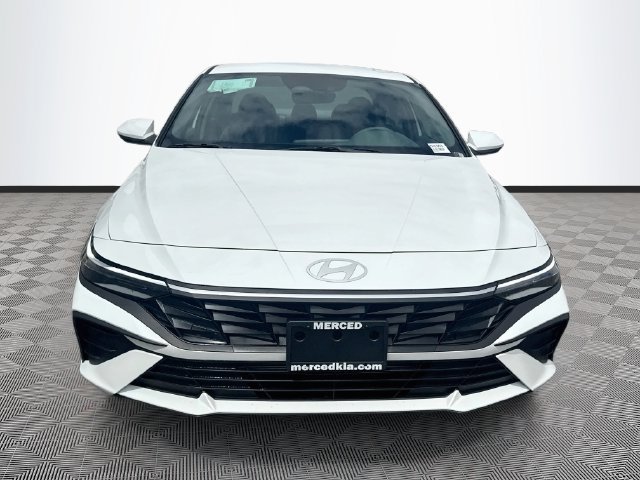 New 2026 Hyundai Elantra SE FWD image 2
